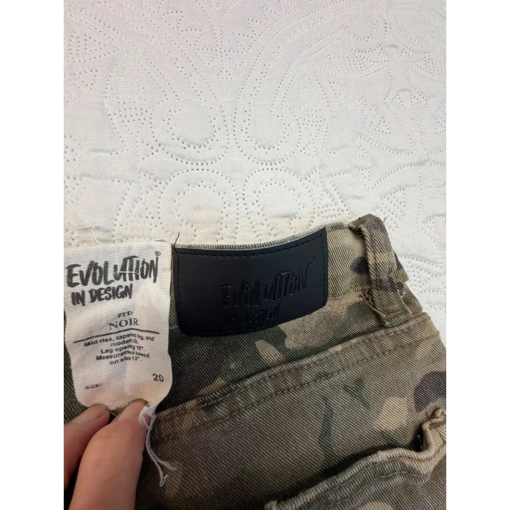 Evolution In Design Mens Camo Distressed Denim Shorts Size 20 Green Noir Fit